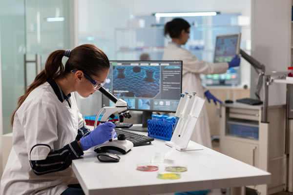 La importancia del bioquímico en los laboratorios de salud